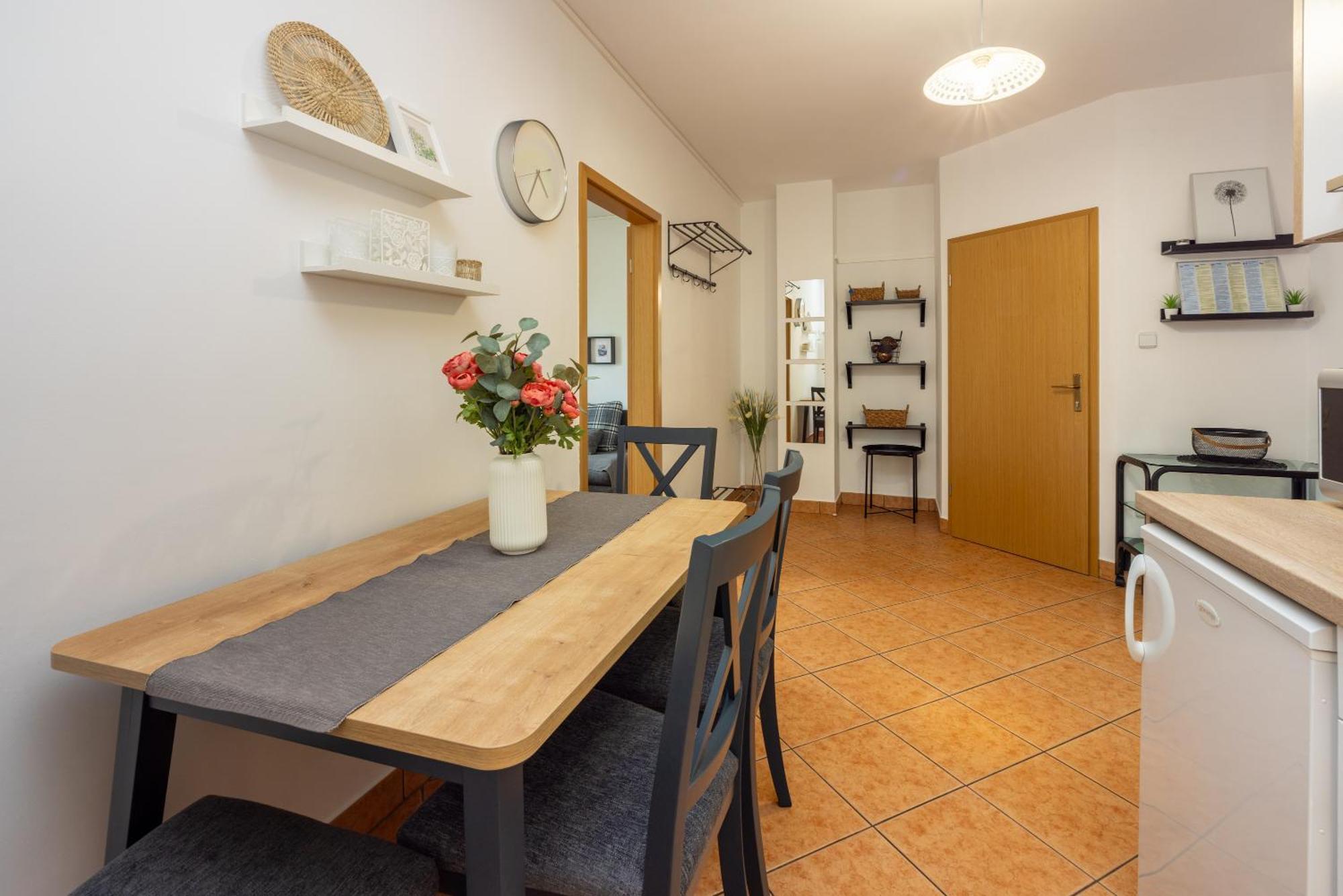 Claudia Apartman *